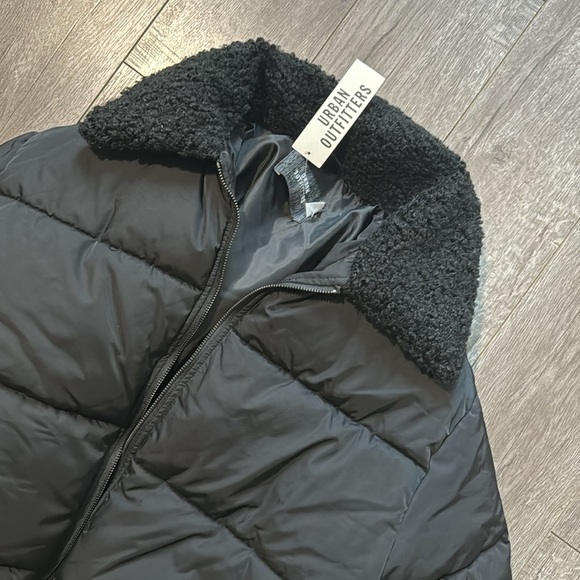 NWT  UO Duckie Faux Shearling Collar Puffer Jacket black M - Picture 4 of 6